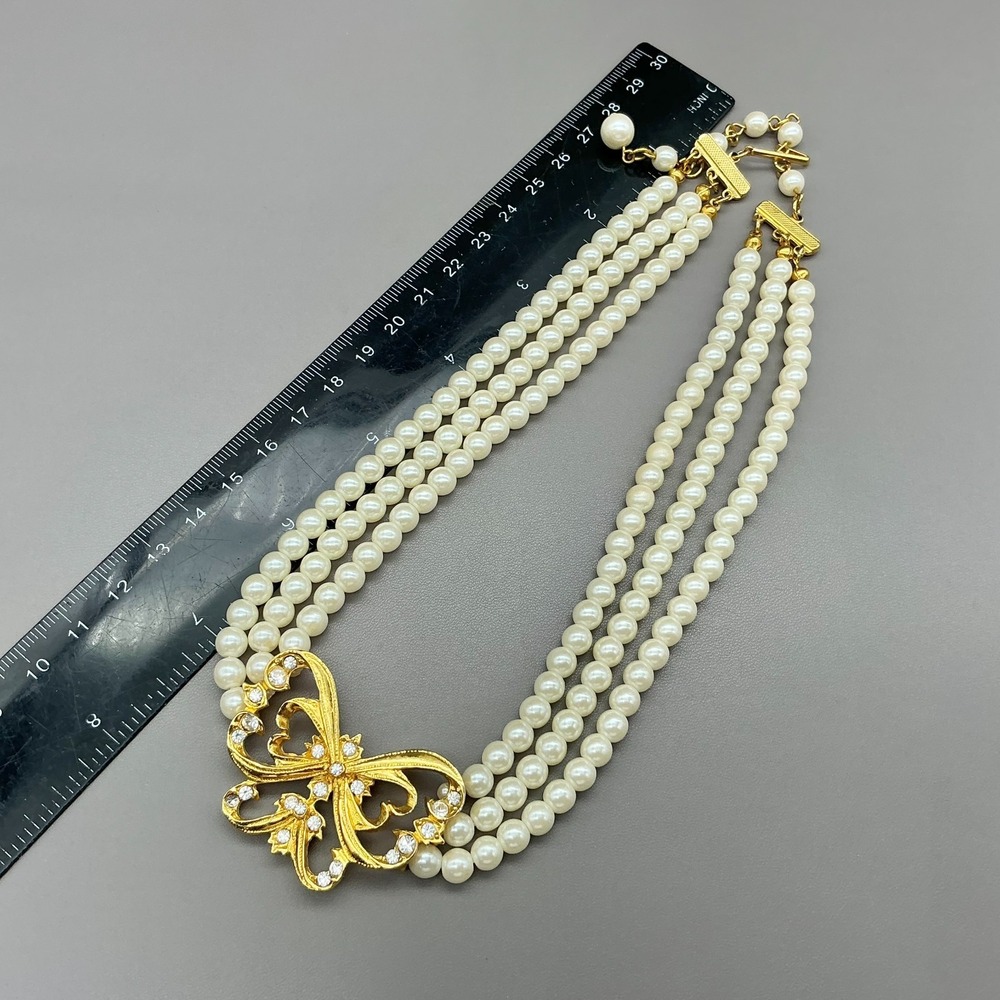 Avon Necklace 3 Strand Faux Pearls Gold Tone Rhinestone Bow Vintage 16 Inch - Picture 2 of 8